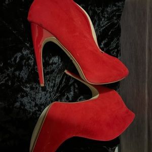 Red Anne Michelle size 81/2 heel